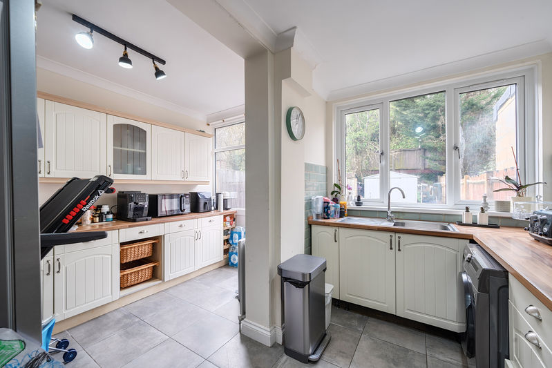 Kitchen- click for photo gallery